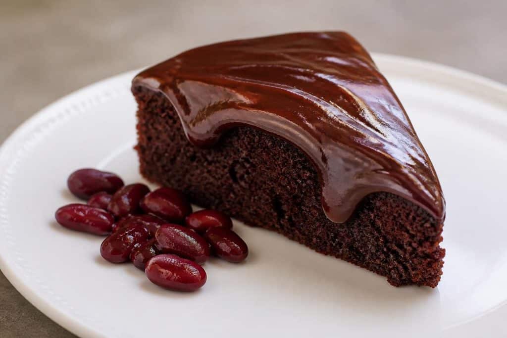 découvrez notre recette de gâteau au chocolat et haricots rouges, moelleux et sans gluten, parfait pour une gourmandise saine et savoureuse.